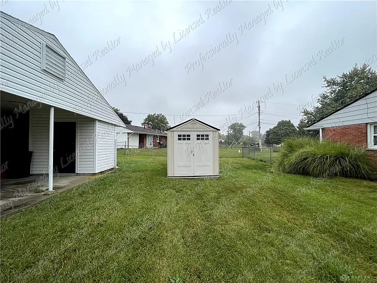 635 Cyril Ct — Photo 25