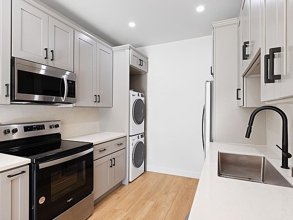 5th image of 7229 Willoughby Ave APT 8