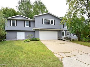 990 Ridgeview Pl NE, Owatonna, MN 55060