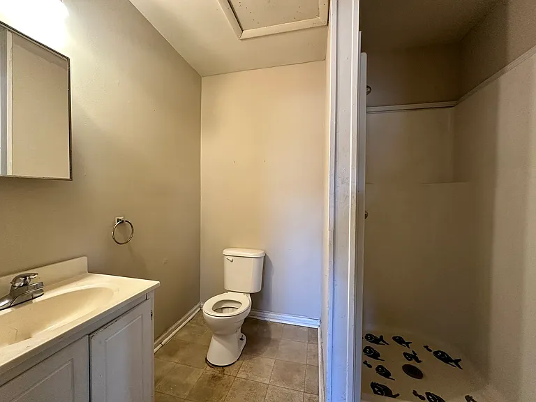 725 Bloch St #2 — Photo 4