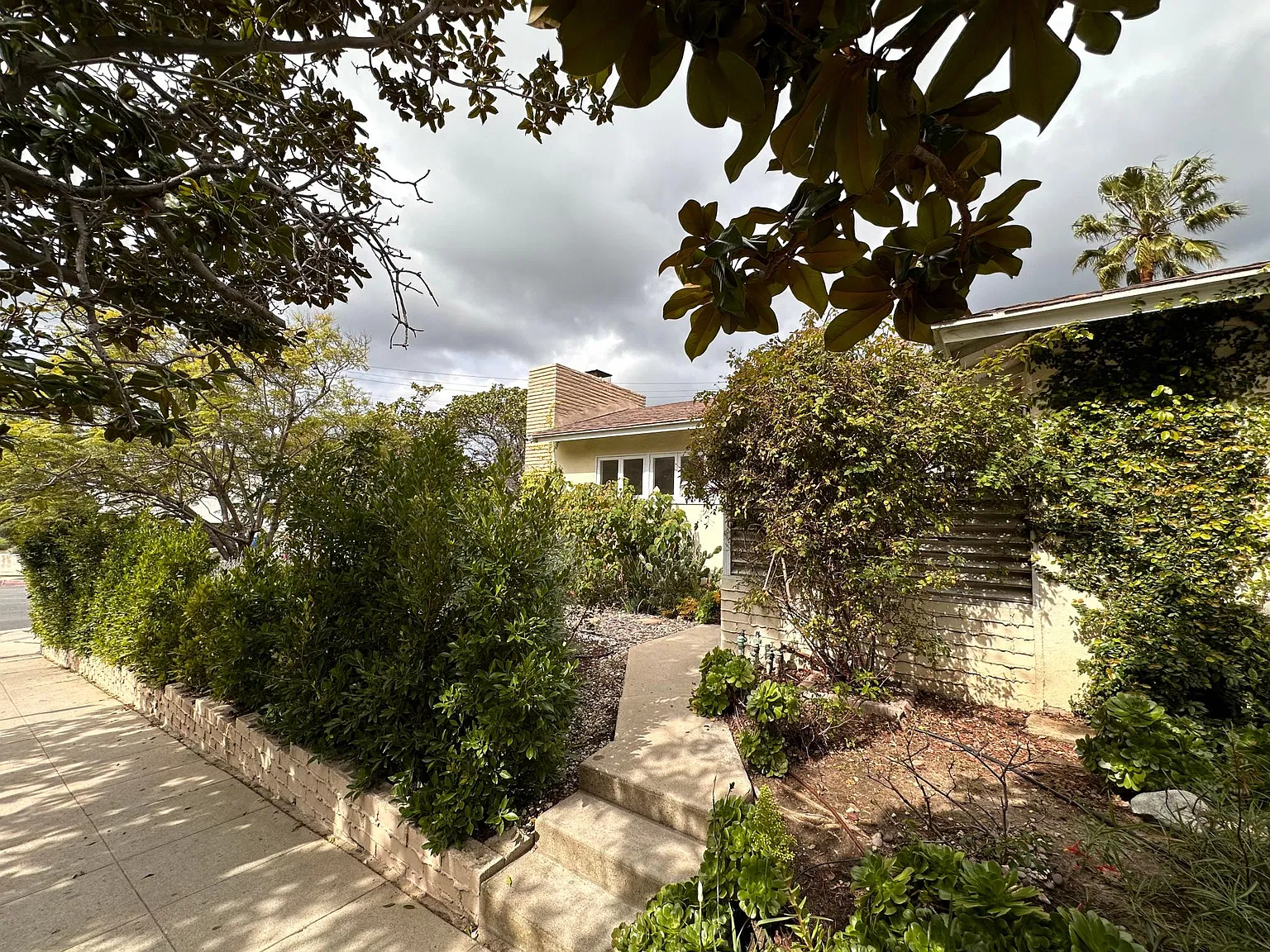 1676 Fairburn Ave — Photo 3