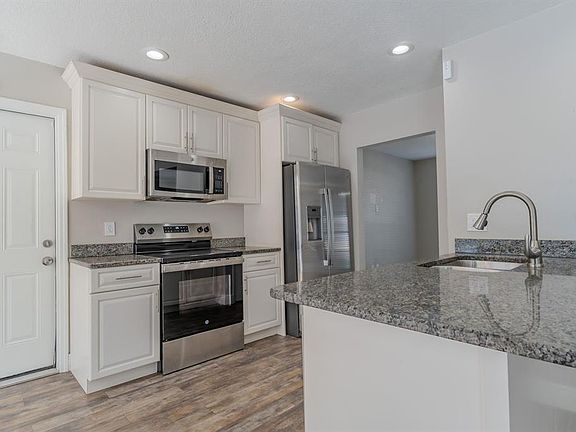 5th image of 8018 W POCAHONTAS AVENUE