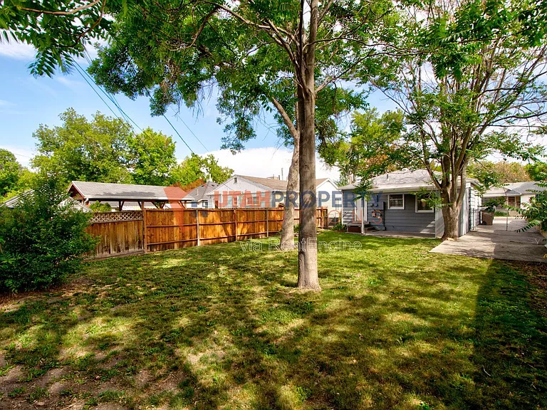 566 E Stringham Ave — Photo 11