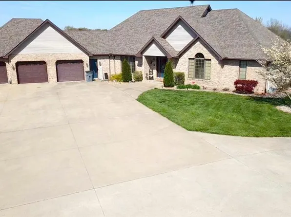 1330 W Main St, Carlinville, IL 62626