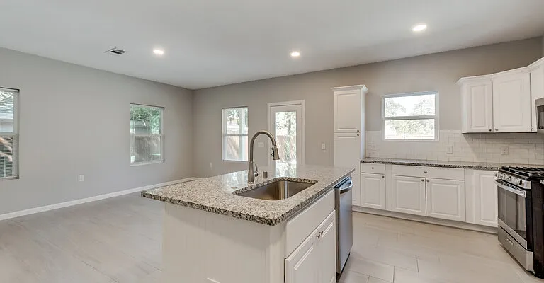 919 W Collins St — Photo 12