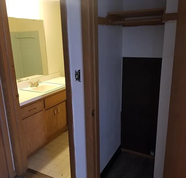 210 N Summit St #13 — Photo 7