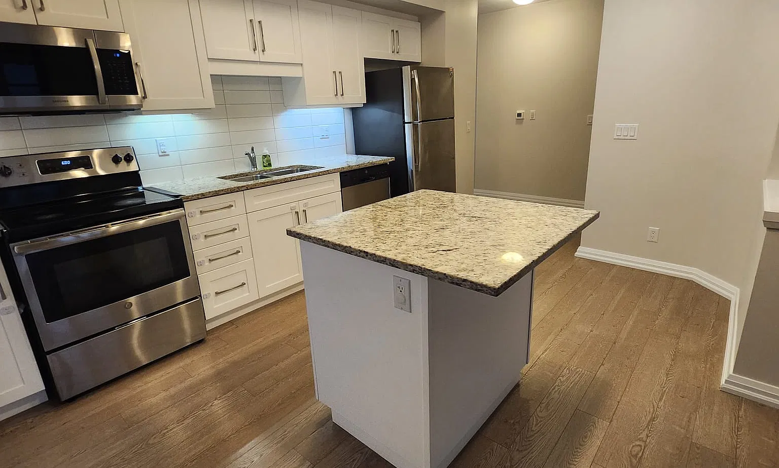 2 bed, 1086 sqft, $2,450 — Photo 4