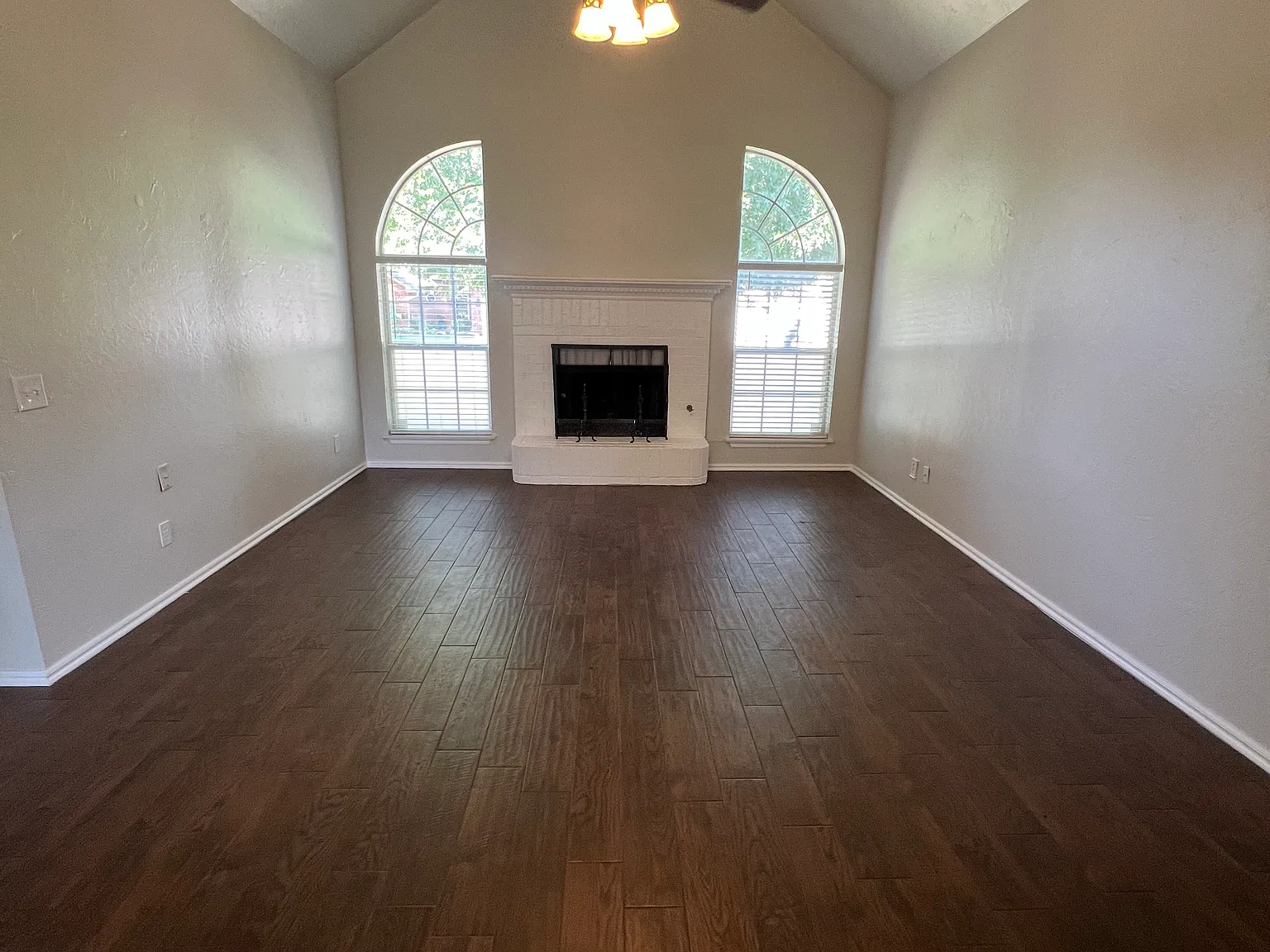4 bed, 2.5 bath, 2109 sqft, $2,200 — Photo 3