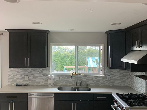 Full kitchen with stainless steel appliances, gas range