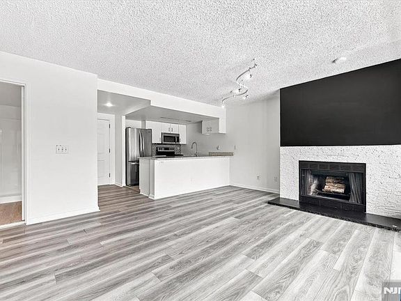3rd image of 55 Clinton Place #404