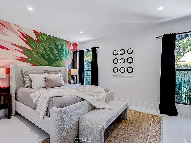 832 N Oceanbluff Ave — Photo 32