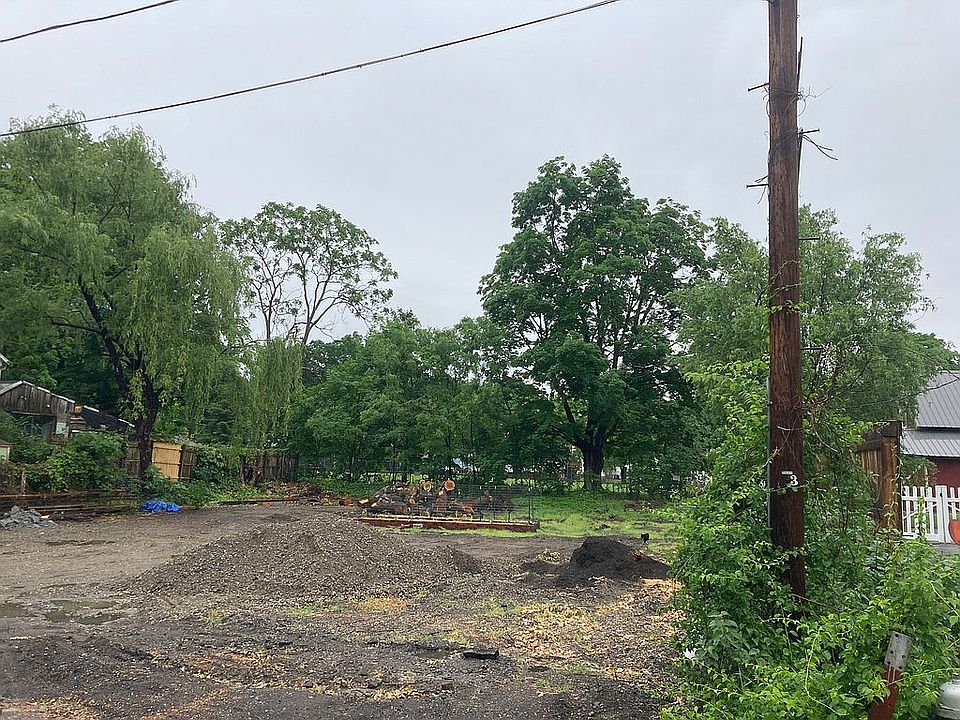 2nd image of 23 Hooker Ave