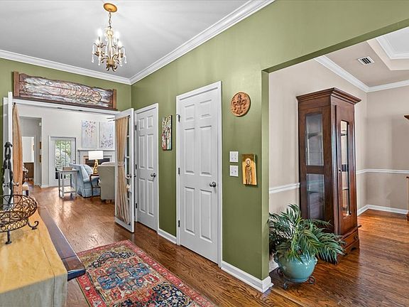 5th image of 314 Orchard Cir