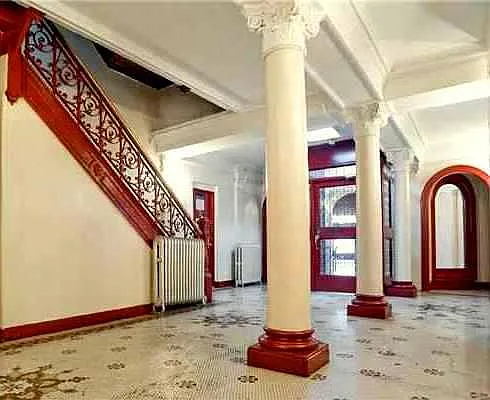 Sold by R New York | media 9