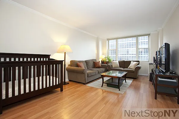 Sold by NextStopNY | media 21