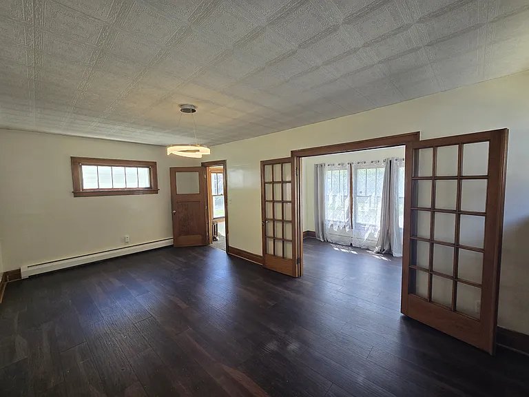 516 Winspear Ave #1 — Photo 2