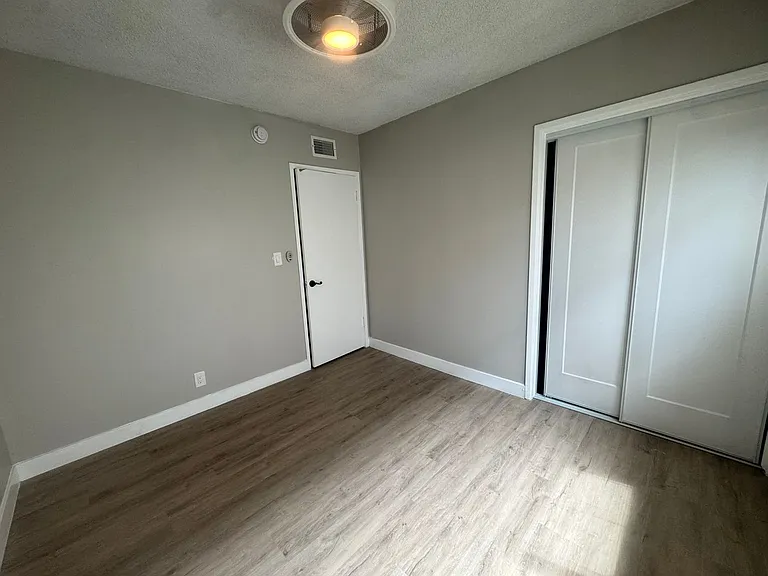 3212 W 84th Pl — Photo 11