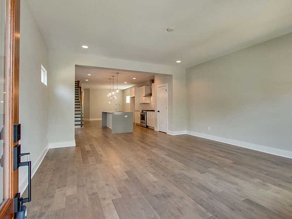 3rd image of 2162 Whitney Ave