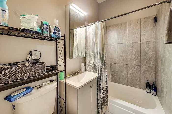 1225 W Erie St #2 — Photo 9