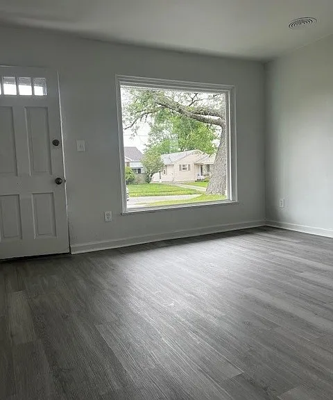411 Wesley Ave — Photo 6
