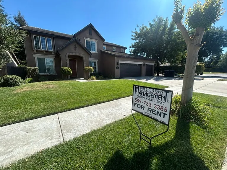 5211 W Elkhorn Ct — Photo 2