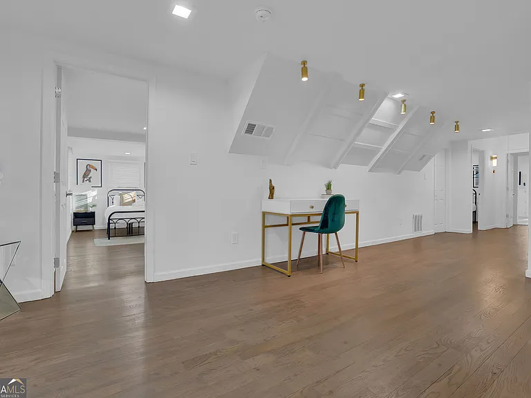 1100 Janes Ln NE — Photo 10