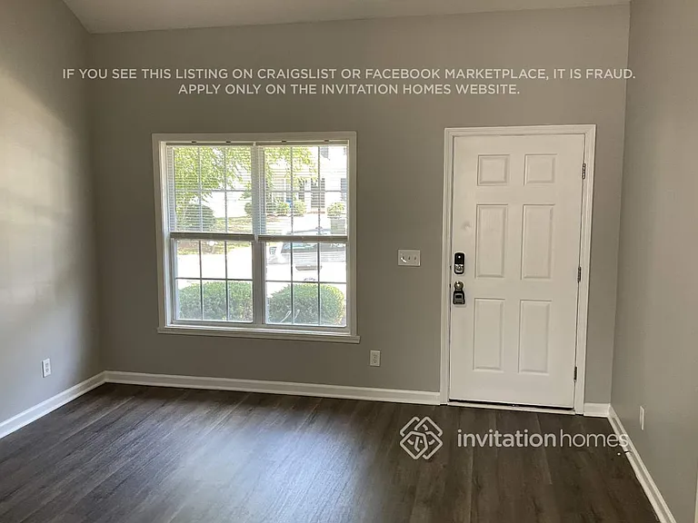 4200 Youngstown Dr — Photo 4