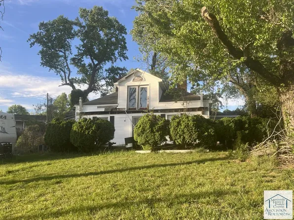 90 Old Preston Rd, Martinsville, VA 24112