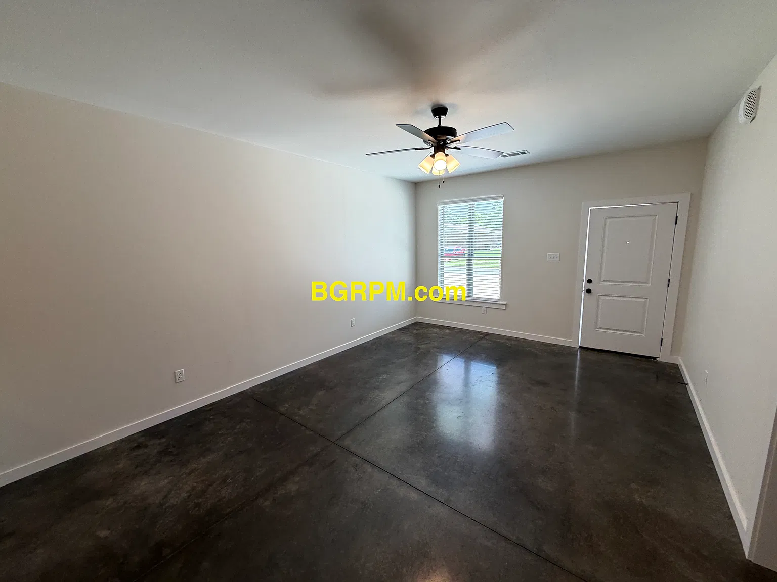 3 bed, 1000 sqft, $1,295 — Photo 4