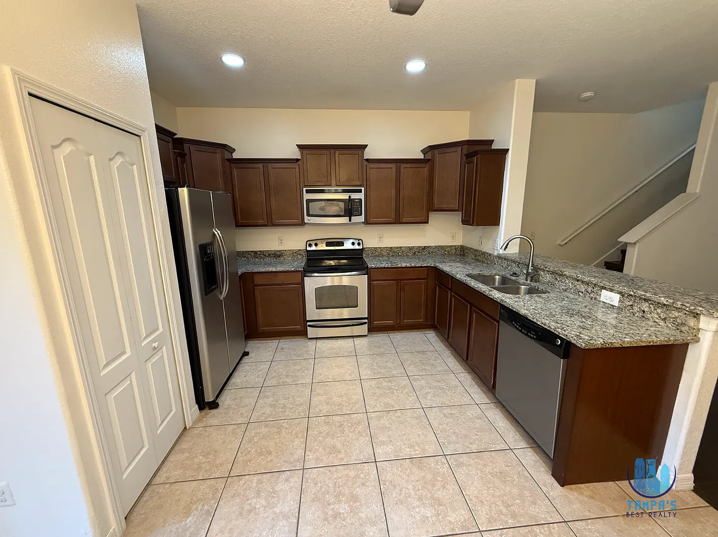 Beautiful 2 Bedroom, 2.5 Bath Townhome For Rent In Brandon, Fl *Move-In Special* — Photo 4