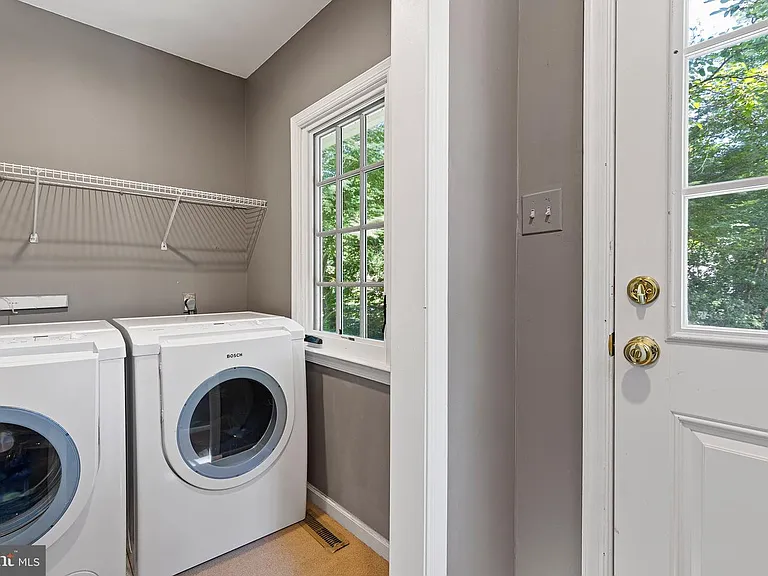112 W Park Pl — Photo 14
