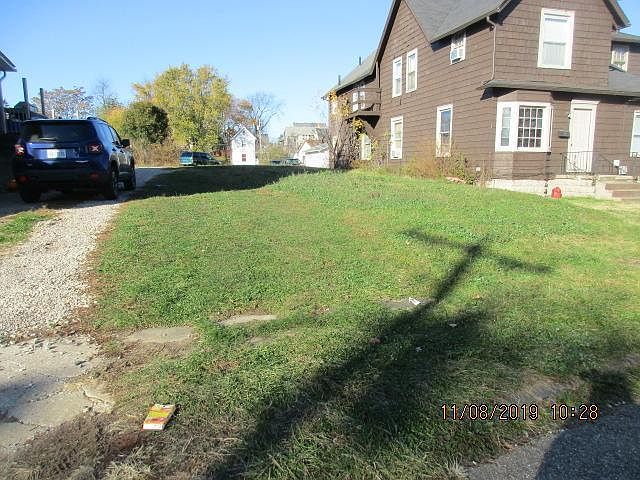 2nd image of 915 Camden Ave SW