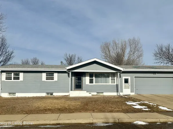 687 Custer St, Dickinson, ND 58601