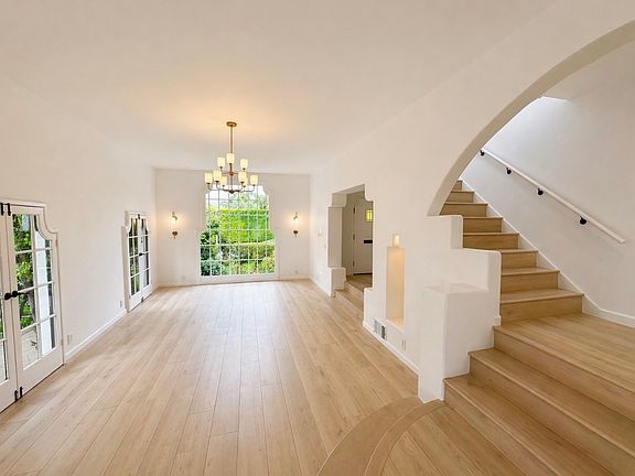 5th image of 710 Adelaide Pl