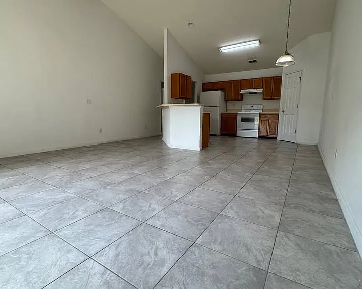 30 Rosecroft Ln #B — Photo 6