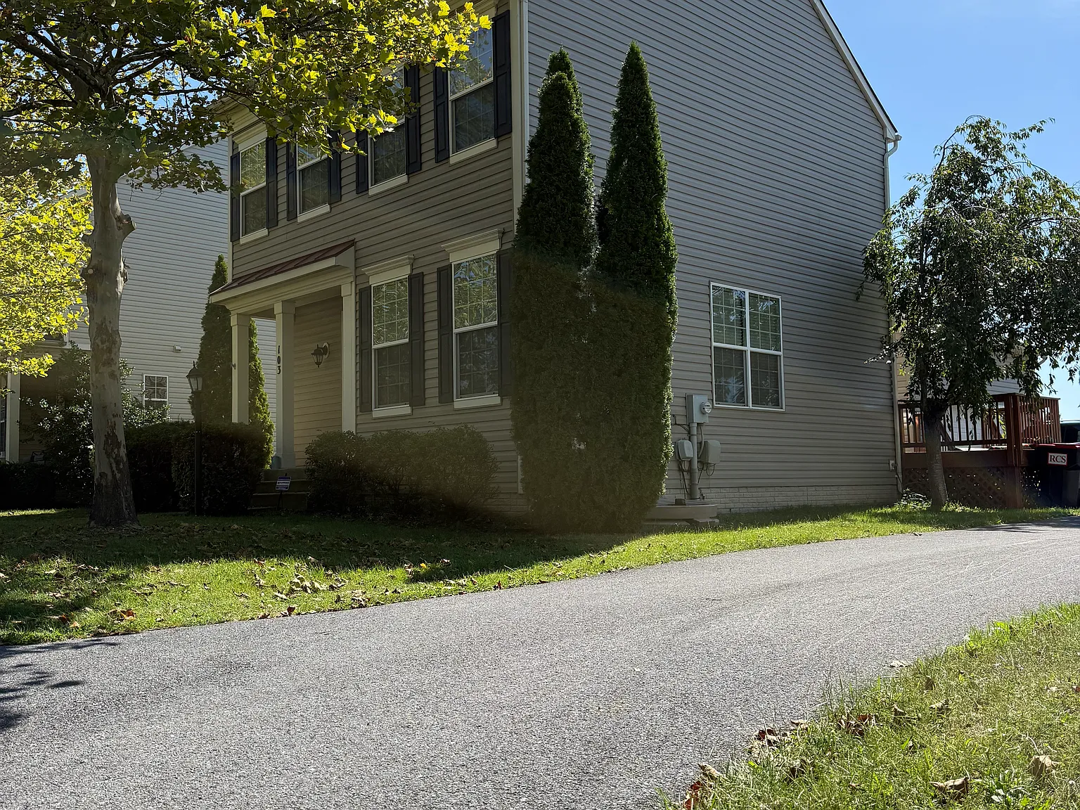 3 bed, 2.5 bath, 1517 sqft, $2,475 — Photo 2