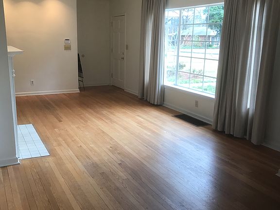 5th image of 664 Darlington Cir NE