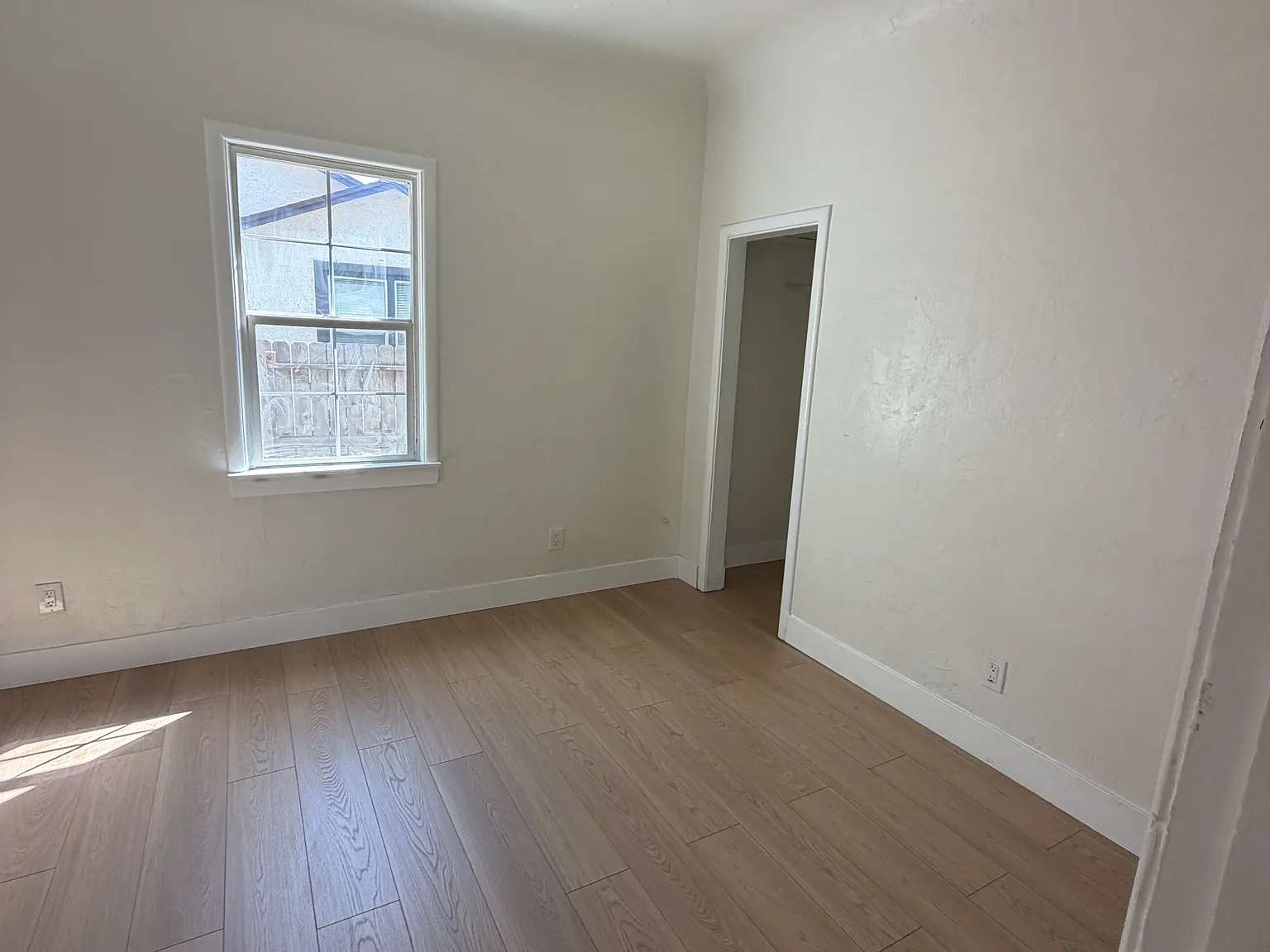 3 bed, 1056 sqft, $2,000 — Photo 4