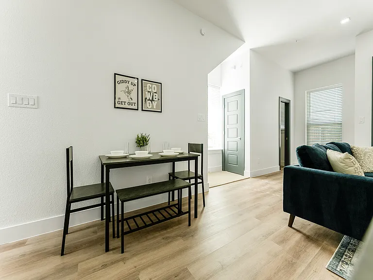 1004 Travis Ave #112 — Photo 7