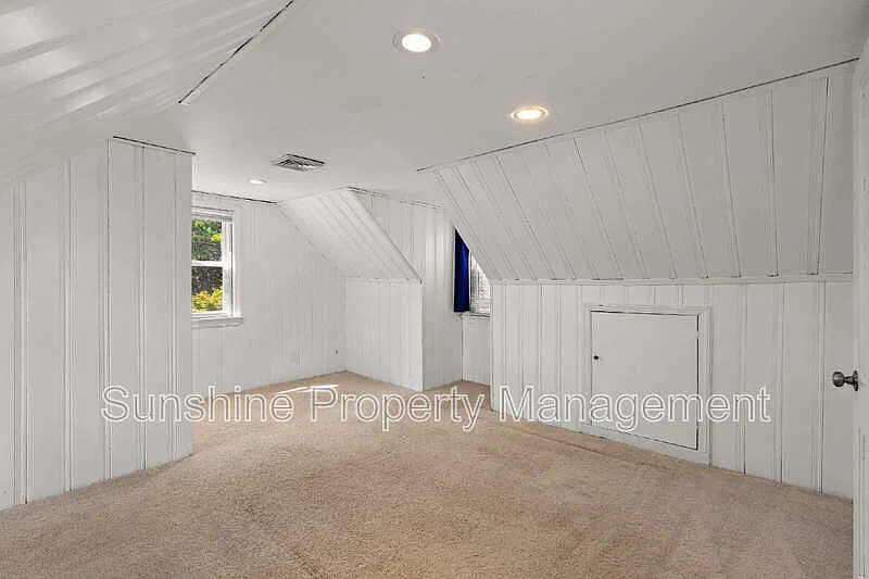 4 bed, 2.0 bath, 1500 sqft, $2,300 — Photo 3