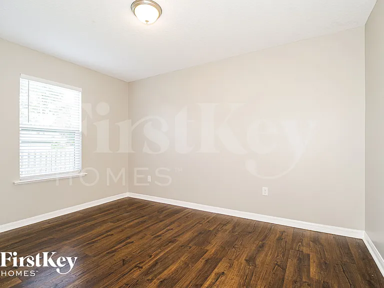 3920 Scotland St — Photo 15