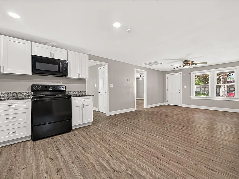 1213 Allen St — Photo 16