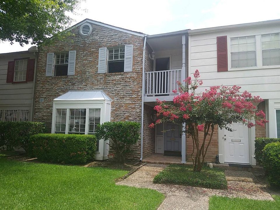 Beautiful townhouse with balcony