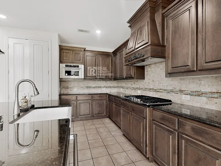 151 Darian Dr — Photo 16