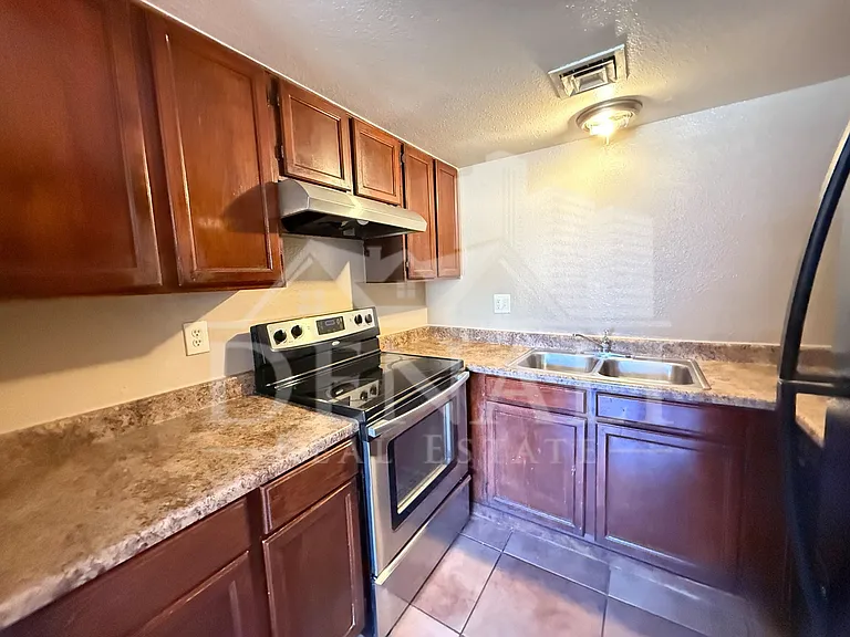 2804 N 43rd Ave #D — Photo 9
