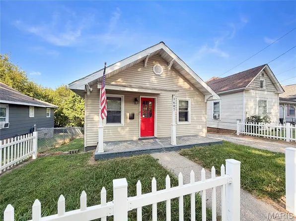 1607 Booker St, Hannibal, MO 63401