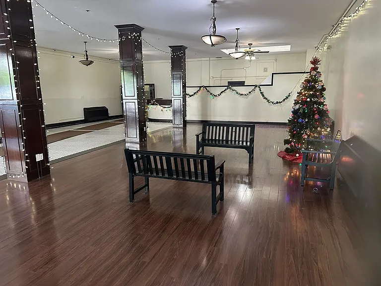 748 S Main St — Photo 18