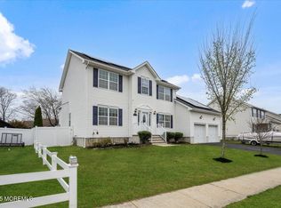 4 Goldenrod Ave, Bayville, NJ 08721