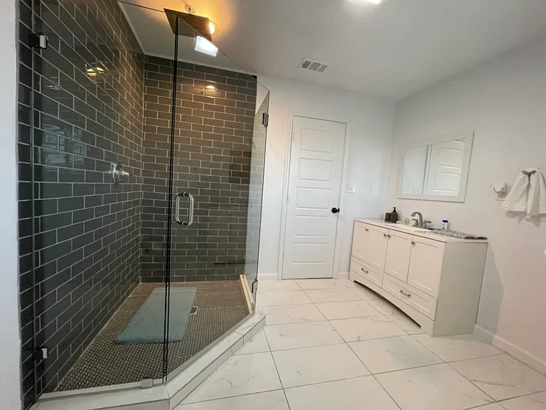 1000 Shadow Ln — Photo 9