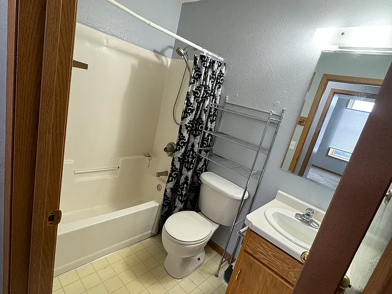 509 1/2 Sinclair Lewis Ave #1 — Photo 4